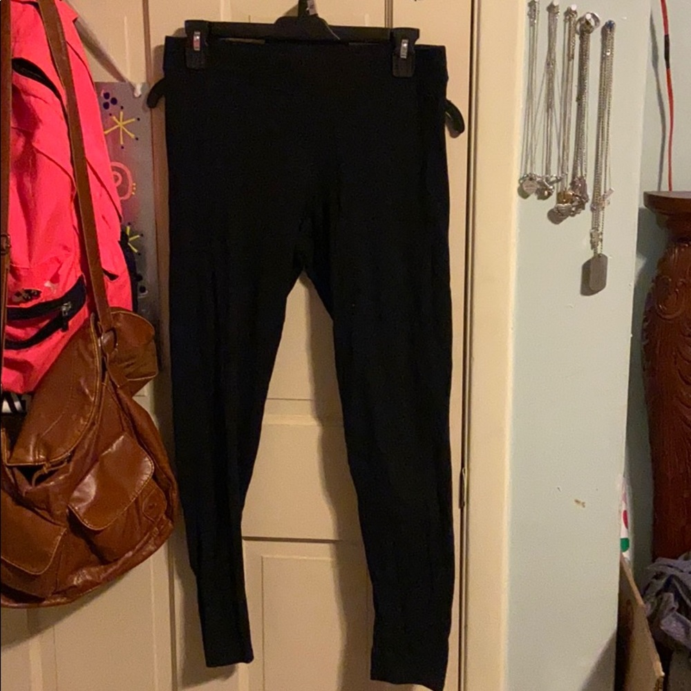 Basic black leggings